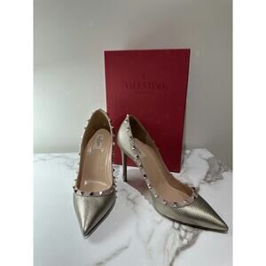 Valentino Garavani Rockstud Gold Leather Pumps